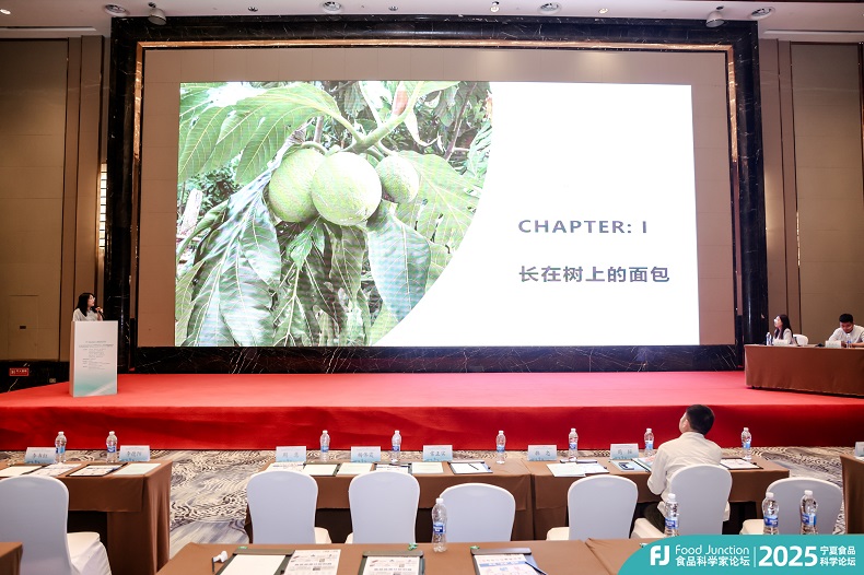 图 张雨桐博士作报告.jpg